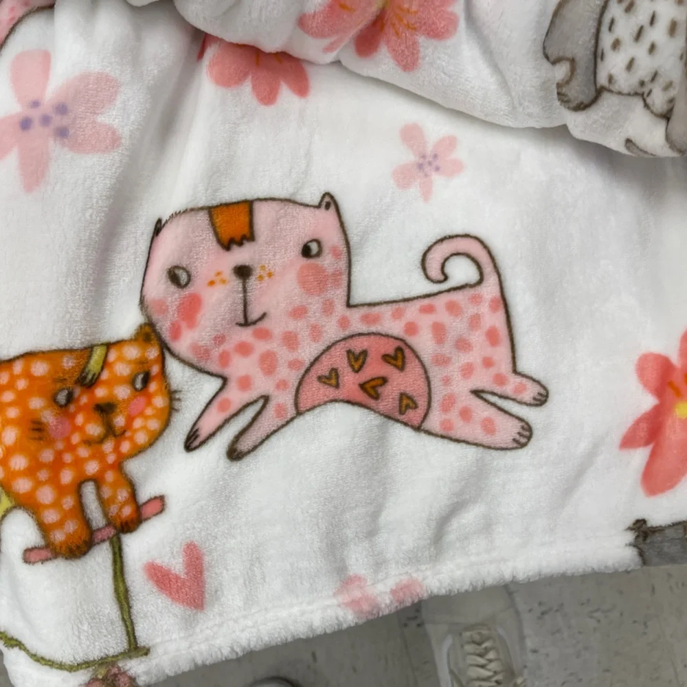 Summer Cats & Flowers Pink, White, Grey and Purple Plush Throw blanket 60x70 NWT